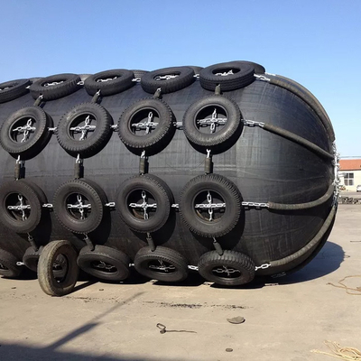 ISO17357 Yokohama Marine Fenders With Aircraft Tires für Überziehschutzanlagen-Operationen