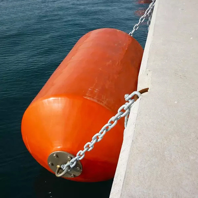 Polyurethan-Abdeckungs-sich hin- und herbewegender Schaum-Fender 2.0*3.5M Marine Safety For Dock Port