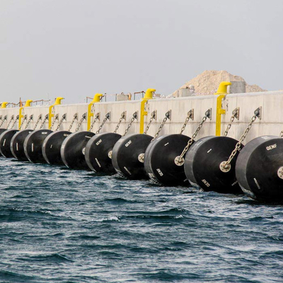 Polyurethan-Abdeckungs-sich hin- und herbewegender Schaum-Fender 2.0*3.5M Marine Safety For Dock Port
