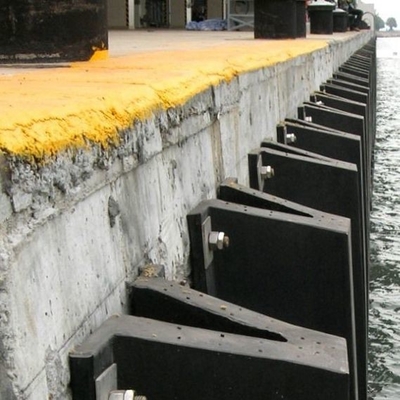 Guter Dock-Hafen-anlegender Stoßdämpfer Scherkraft-Boots-Dock-Fender PIANC 2002