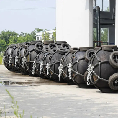 Schiffs-Dock-Boot, das Reifen Überziehschutzanlage Yokohama Marine Fenders With Chain And anlegt