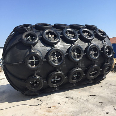 Seefahrzeug 50 kPa Pneumatischer Gummi-Fender mit Reifen und Ketten Schutzzug