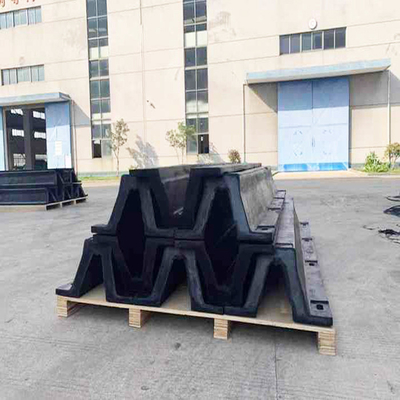 Verformte Kautschuk Marine Dock Fenders Schwarze Farbe Hohe Biegbarkeit
