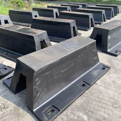 Extrudierte Gummi-Dock-Fendern Stoßfänger in V-Form 8 Mpa Zugfestigkeit