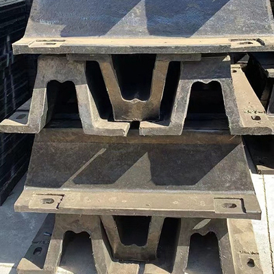 Extrudierte Gummi-Dock-Fendern Stoßfänger in V-Form 8 Mpa Zugfestigkeit