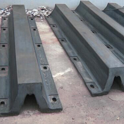 V-förmige Dock-Fenders Marine-Modell-Verarbeitung Service Schutzschranke
