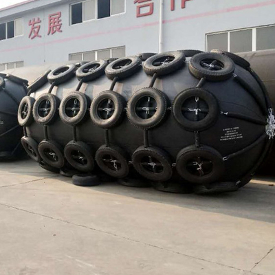 Hochspannungsfähiger Dock Gummi-Fender in Schwarz für maximalen Schutz