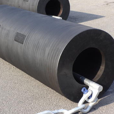 Schwarze zylindrische Marine-Fendern Dauerhafte Fendern für hohe Auswirkungen und geringe Wartung