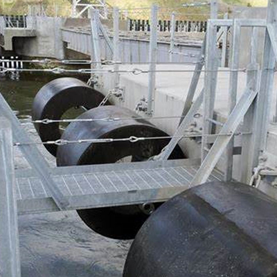 Zylindrische Marine-Fendern Marine-Schutzausrüstung erschwingliche Fendern für den Hafenbetrieb