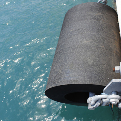 Zylindrische Marine-Fendern Marine-Schutzausrüstung erschwingliche Fendern für den Hafenbetrieb