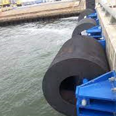 Zusammengestellte schwarze marine zylindrische Gummi-Fendern für Schiffe