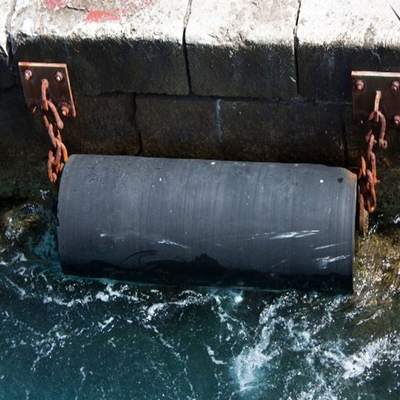Zusammengestellte schwarze marine zylindrische Gummi-Fendern für Schiffe