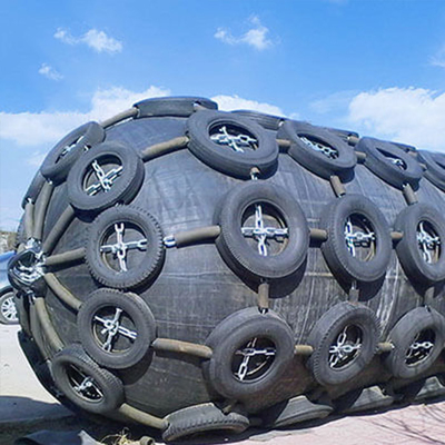 Jumbo Fender mit Polsterung beim Anlegen und Geräuschreduzierung beim Aufprall